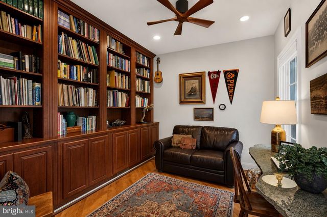 9 COVENTRY LN, Hopewell, NJ 08525
