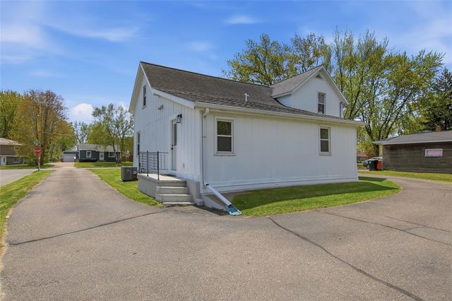 2210 Vine Street, Eau Claire, WI 54703