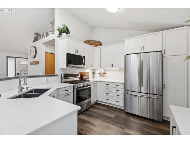 4090 BERRYWOOD Dr, Eugene, OR 97404