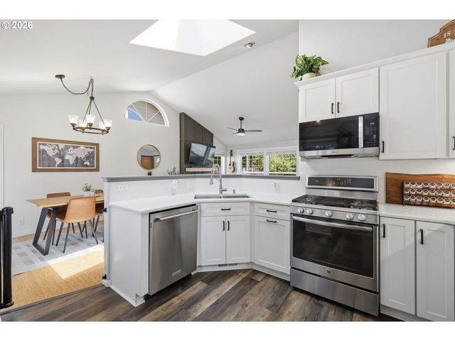 4090 BERRYWOOD Dr, Eugene, OR 97404