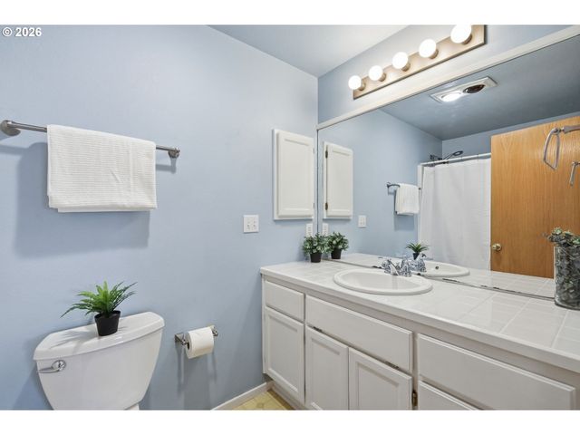 4090 BERRYWOOD Dr, Eugene, OR 97404