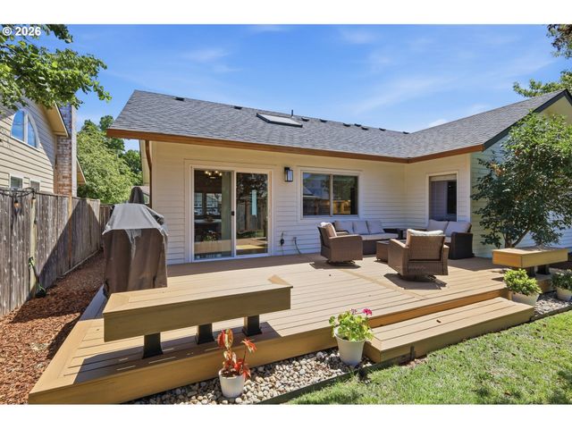 4090 BERRYWOOD Dr, Eugene, OR 97404