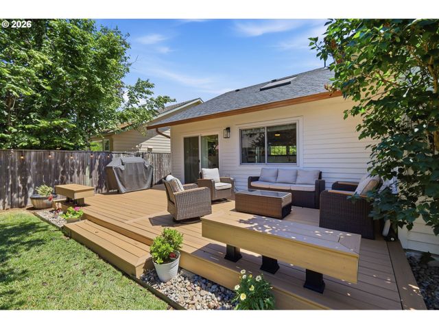 4090 BERRYWOOD Dr, Eugene, OR 97404