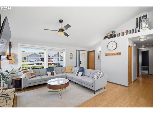 4090 BERRYWOOD Dr, Eugene, OR 97404