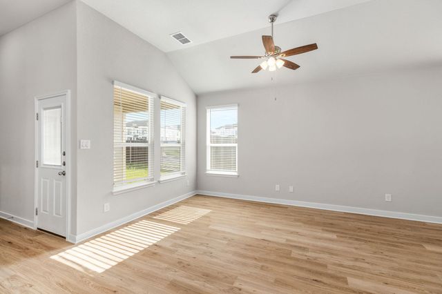 242 Schrader DR, Buda, TX 78610