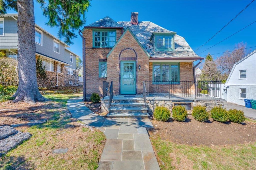 51 Cooper Lane, Larchmont, NY 10538