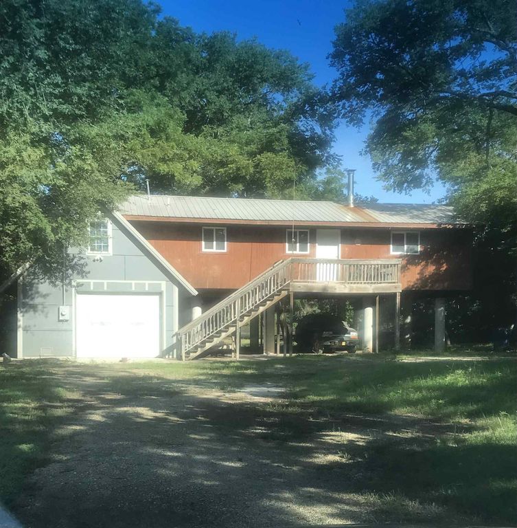 917 N Timber Rd, Belle Plaine, KS 67013