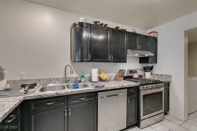 2602 Smoke Canyon Avenue, Henderson, NV 89074