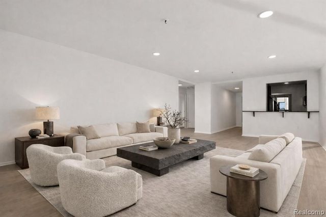 300 Riverfront Drive 10I, Detroit, MI 48226