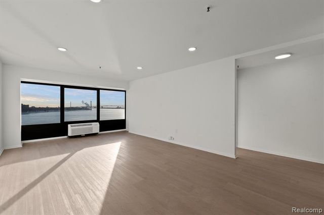 300 Riverfront Drive 10I, Detroit, MI 48226