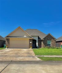 4 Rose Court, Angleton, TX 77515