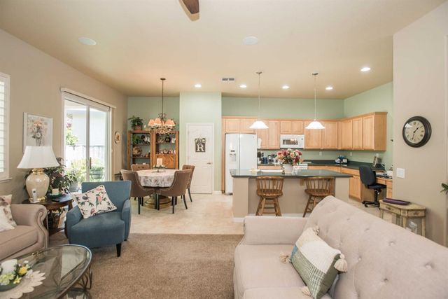 2909 Robinson Creek Ln, Elk Grove, CA 95758