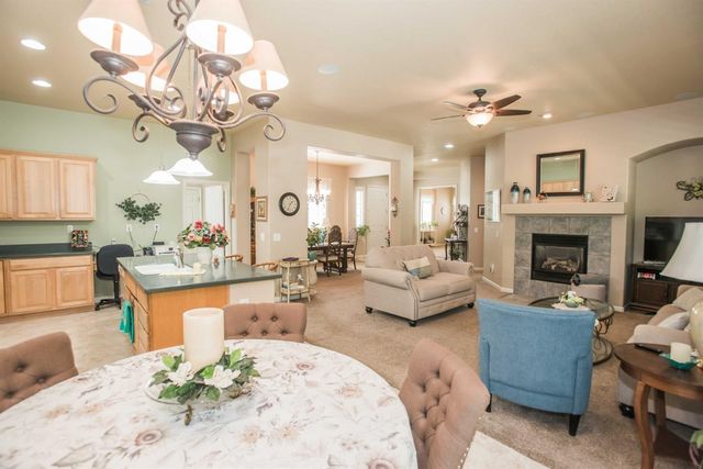 2909 Robinson Creek Ln, Elk Grove, CA 95758