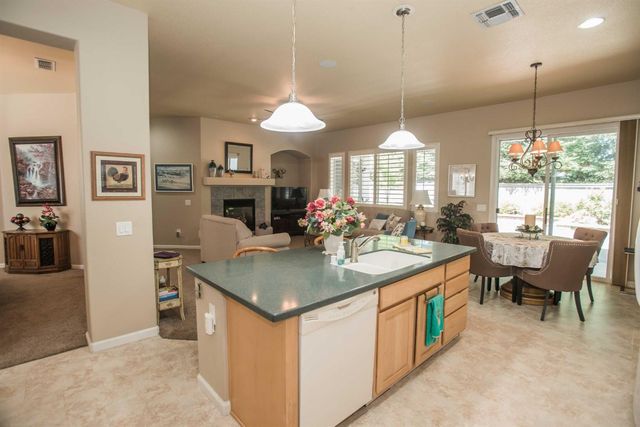 2909 Robinson Creek Ln, Elk Grove, CA 95758