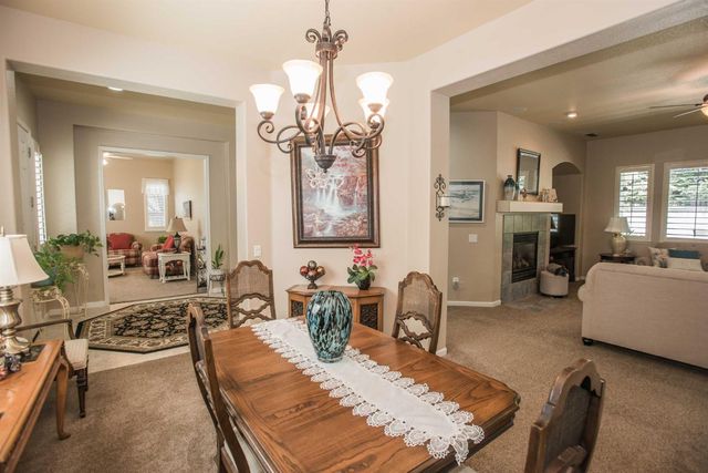 2909 Robinson Creek Ln, Elk Grove, CA 95758
