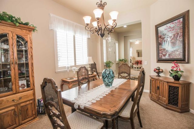 2909 Robinson Creek Ln, Elk Grove, CA 95758