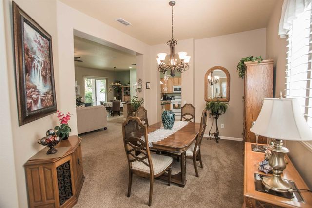 2909 Robinson Creek Ln, Elk Grove, CA 95758