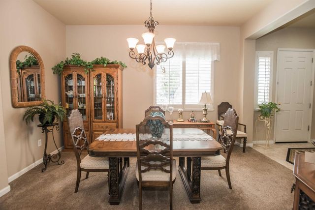 2909 Robinson Creek Ln, Elk Grove, CA 95758