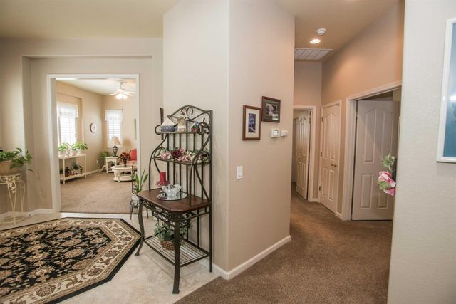 2909 Robinson Creek Ln, Elk Grove, CA 95758