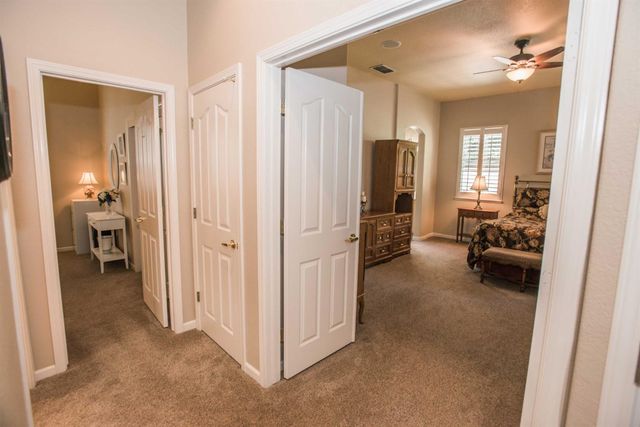 2909 Robinson Creek Ln, Elk Grove, CA 95758