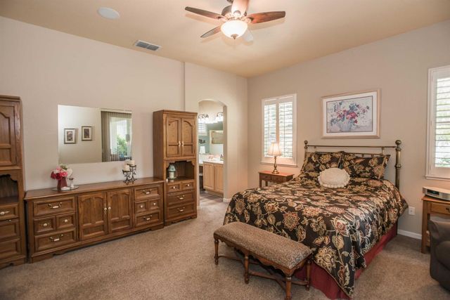 2909 Robinson Creek Ln, Elk Grove, CA 95758