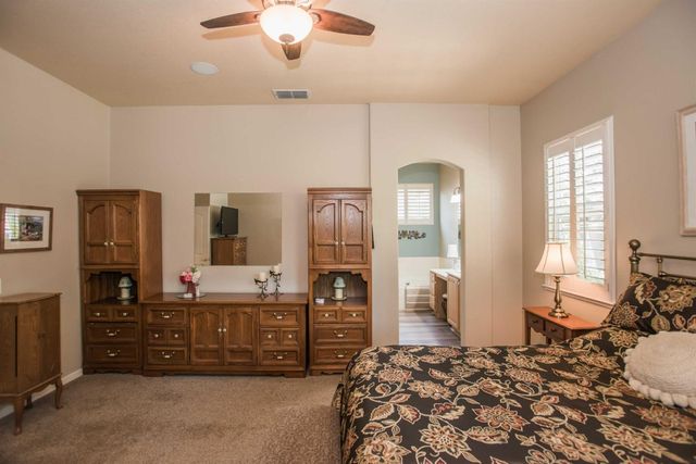 2909 Robinson Creek Ln, Elk Grove, CA 95758
