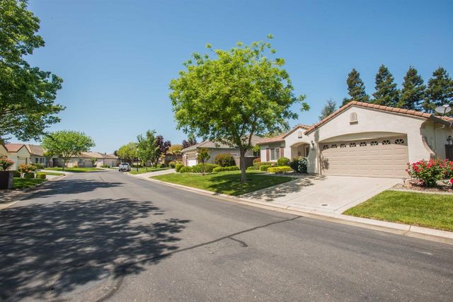 2909 Robinson Creek Ln, Elk Grove, CA 95758