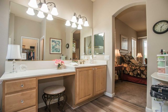 2909 Robinson Creek Ln, Elk Grove, CA 95758