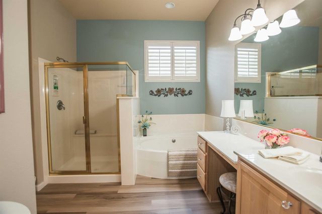 2909 Robinson Creek Ln, Elk Grove, CA 95758