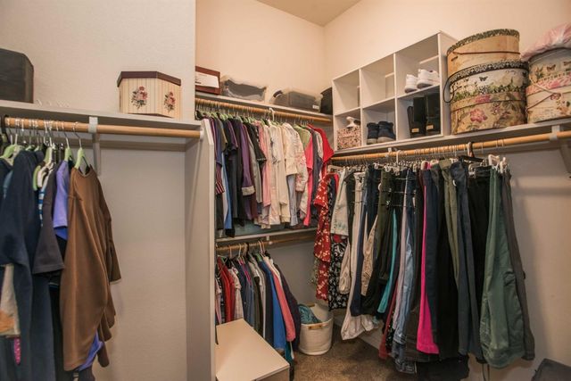 2909 Robinson Creek Ln, Elk Grove, CA 95758