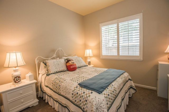2909 Robinson Creek Ln, Elk Grove, CA 95758