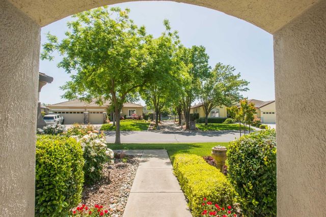 2909 Robinson Creek Ln, Elk Grove, CA 95758