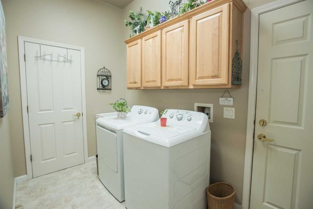 2909 Robinson Creek Ln, Elk Grove, CA 95758