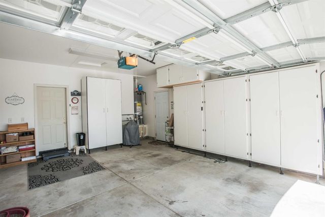 2909 Robinson Creek Ln, Elk Grove, CA 95758