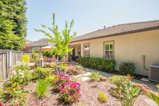 2909 Robinson Creek Ln, Elk Grove, CA 95758