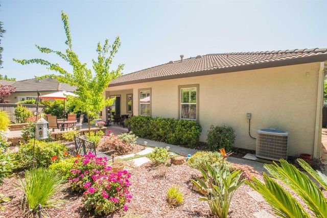 2909 Robinson Creek Ln, Elk Grove, CA 95758