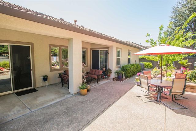 2909 Robinson Creek Ln, Elk Grove, CA 95758