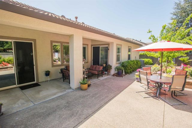 2909 Robinson Creek Ln, Elk Grove, CA 95758