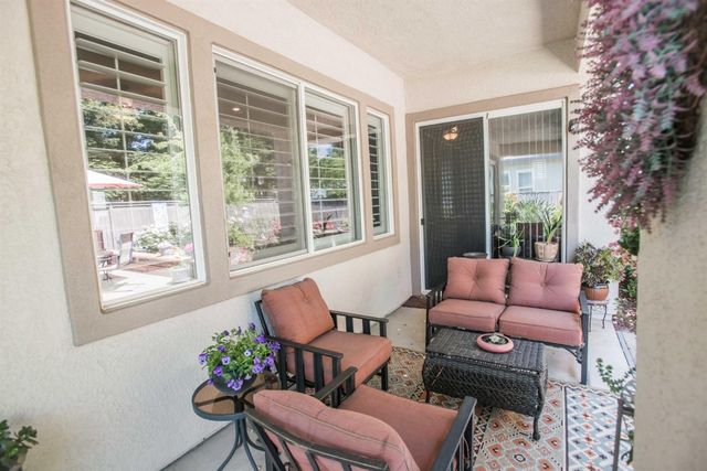 2909 Robinson Creek Ln, Elk Grove, CA 95758