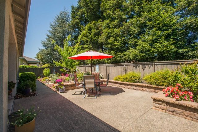 2909 Robinson Creek Ln, Elk Grove, CA 95758
