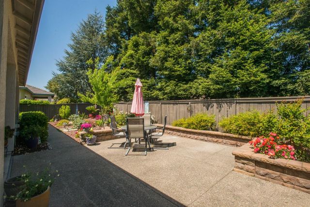 2909 Robinson Creek Ln, Elk Grove, CA 95758