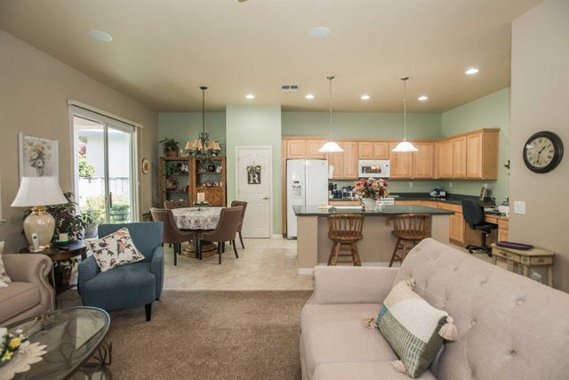 2909 Robinson Creek Ln, Elk Grove, CA 95758