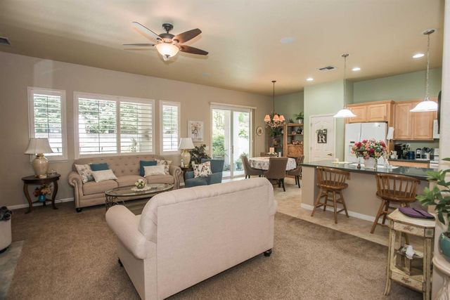 2909 Robinson Creek Ln, Elk Grove, CA 95758