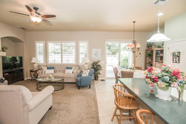 2909 Robinson Creek Ln, Elk Grove, CA 95758