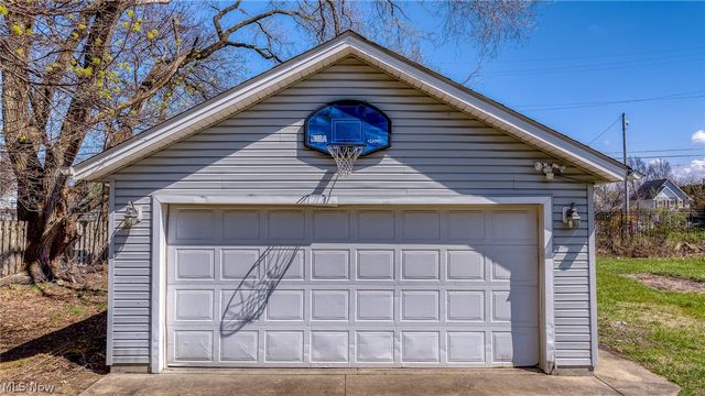 2221 E 71st Street, Cleveland, OH 44103