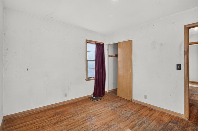 5242 James Avenue N, Minneapolis, MN 55430