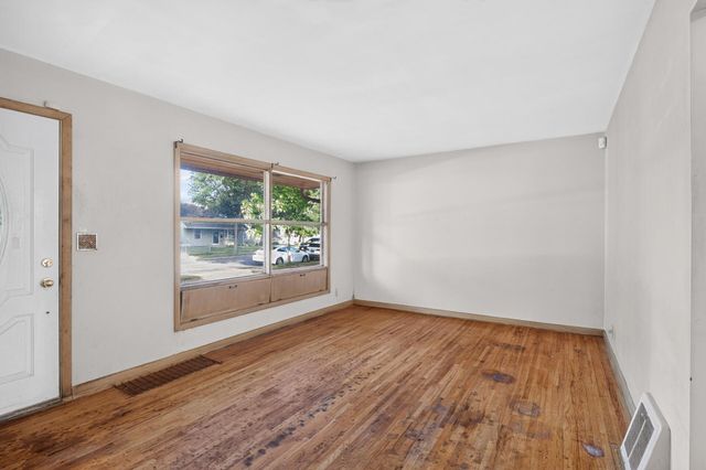 5242 James Avenue N, Minneapolis, MN 55430