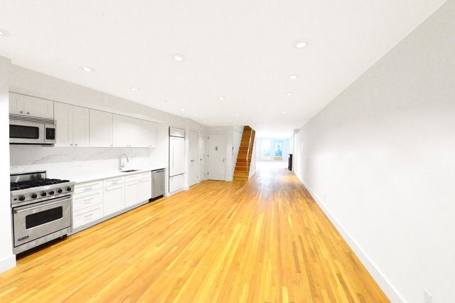 53 E 64th Street, New York City, NY 10065