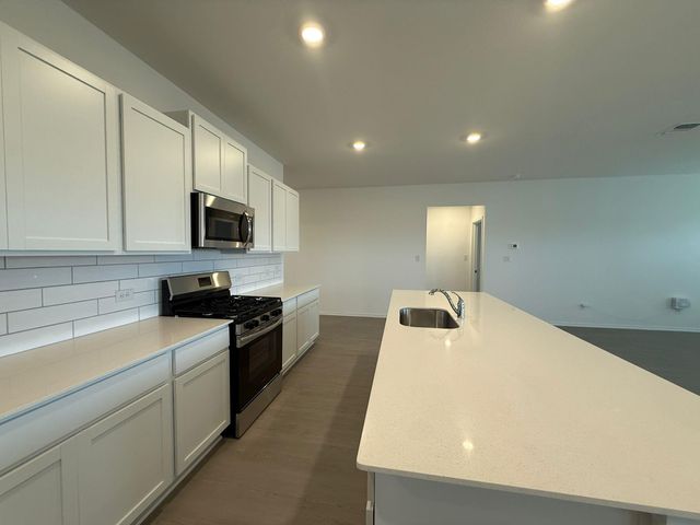 117 Alamito Ave, Kyle, TX 78640