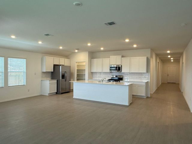117 Alamito Ave, Kyle, TX 78640
